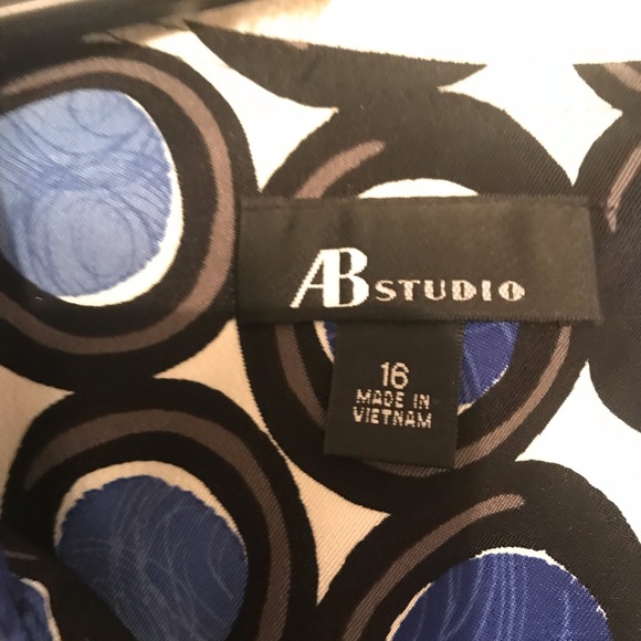 Dress - Picture 2 of 3